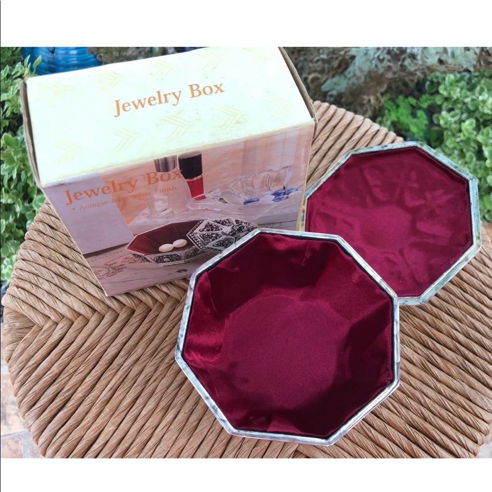 Jewelry box cast Trinket box small round metal